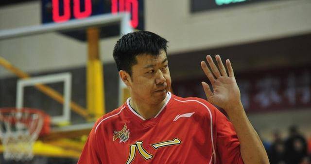 前男篮国手王治郅,与共患难前妻离婚,再婚娶广西卫视美女主持人_篮球