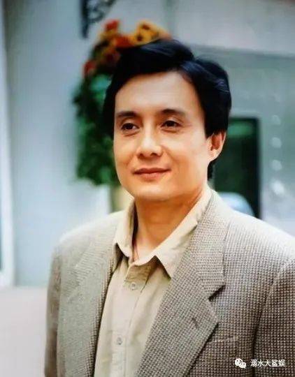还有一件事,对王伯昭的打击更是大,他的妻子是演员殷新,殷新为了自己
