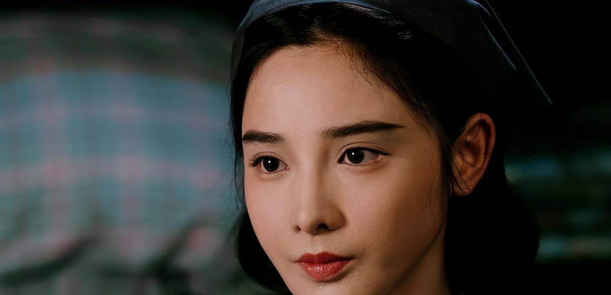 她每天除了千方百计保护季丹阳的人身安全外,还要兼顾"水滴计划"计划