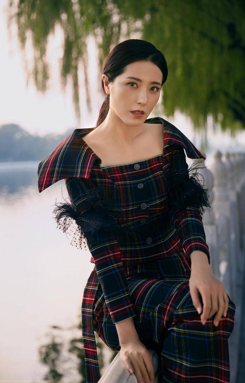 47岁"无人敢娶"的曾黎,走上了另一条道路_生活_演艺_章子怡