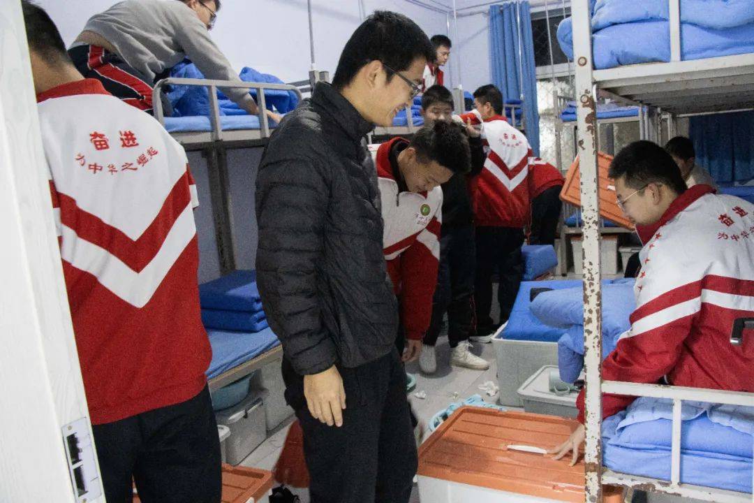 衡水顺平中学做好冬季保暖工作保障学生温暖舒适越冬_棉裤_视窗_寒意
