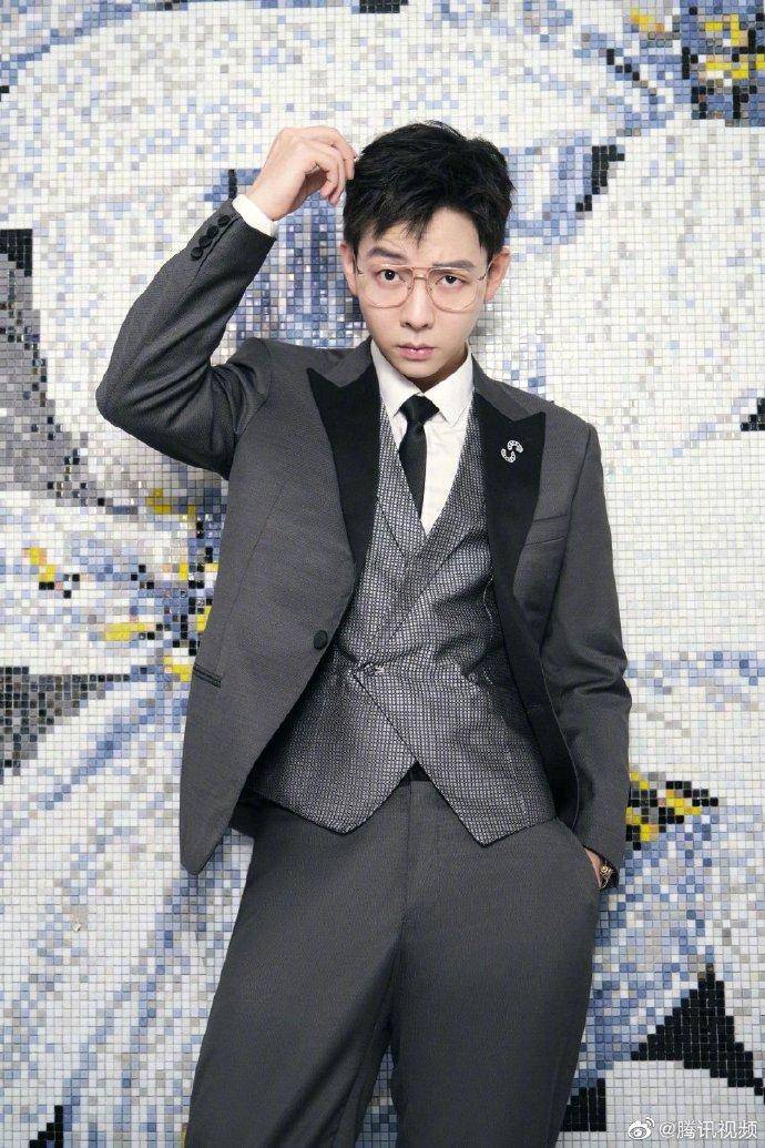 2图:龚俊 肖战 杨幂 迪丽热巴 章若楠 谢娜 陈哲远 胡夏 张凌赫