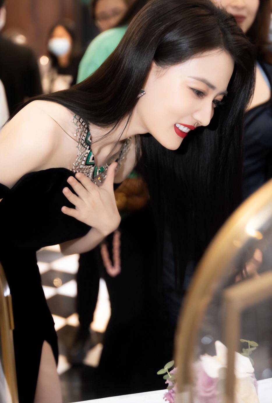 "背景强大"徐璐被金星内涵遭杨幂嫉妒,年仅20就坐拥上亿身家_李少红