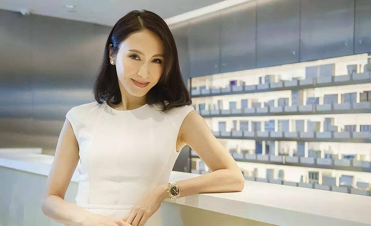 黎姿:嫁大15岁富商,41岁生3胎,生命中最重要的3个男人都是残疾_电影