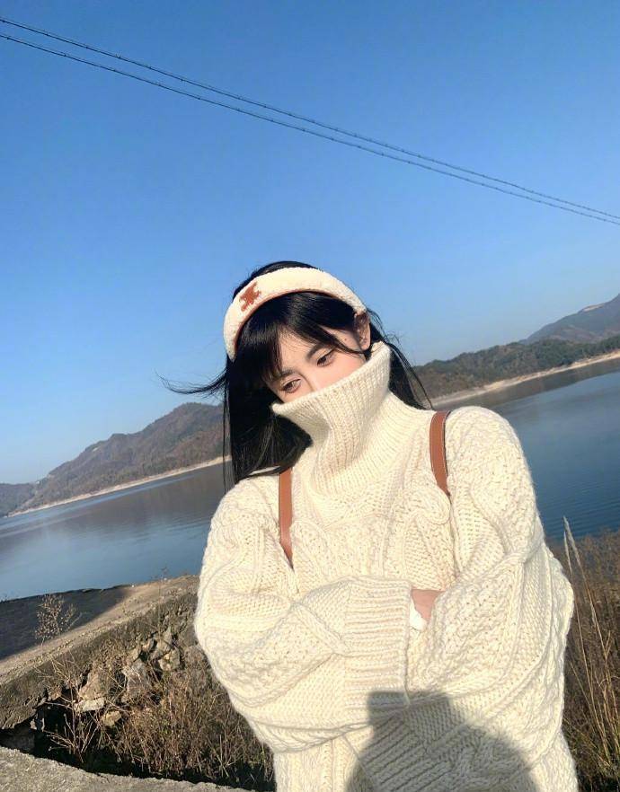 鞠婧祎舒适温暖又时尚的穿搭让人心动!冬日搭配秘籍_衣服_感觉_风格