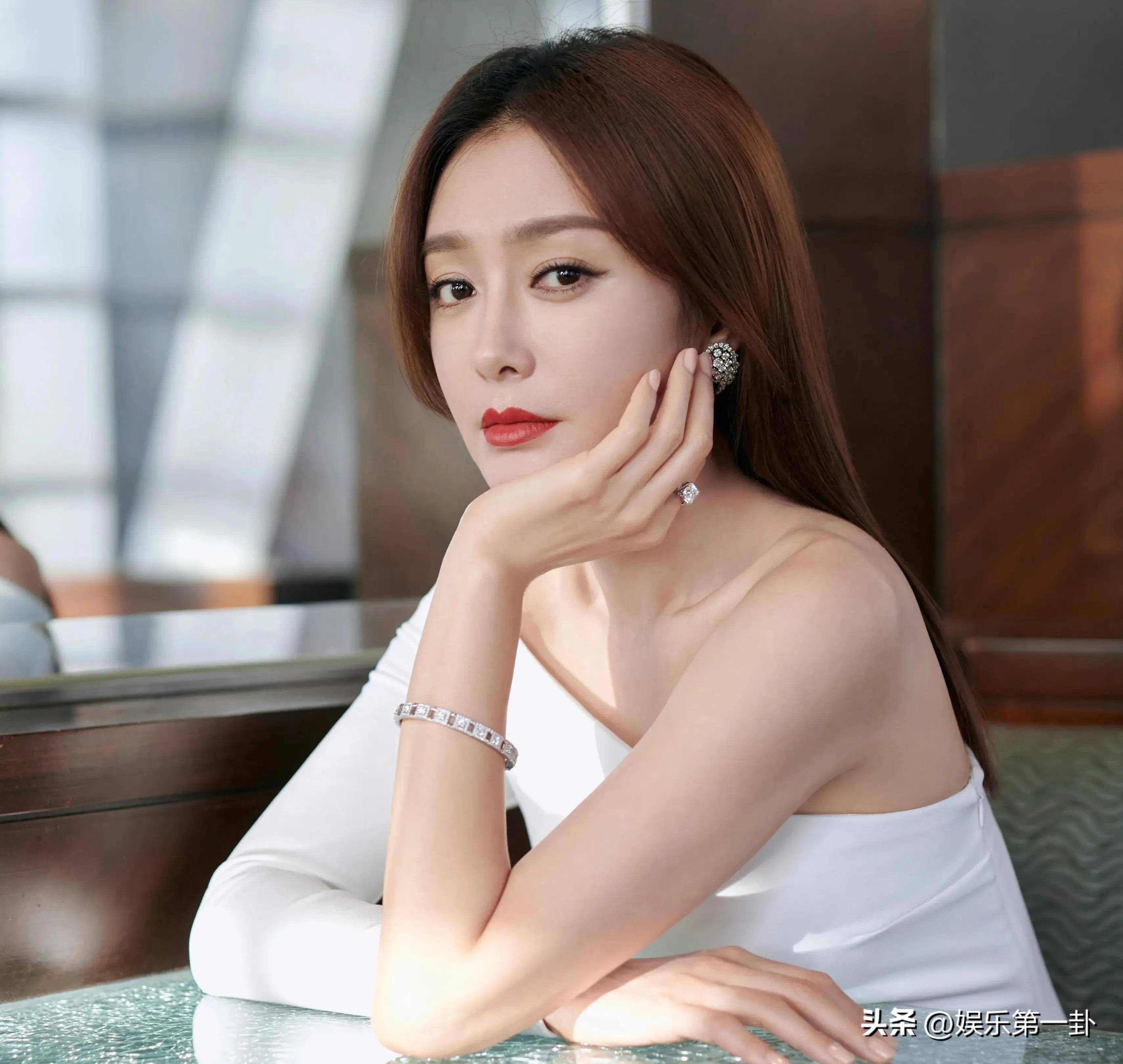 魏大勋曾传出与马苏,杨幂绯闻,又牵手秦岚,姐弟恋让人羡慕不已_恋情