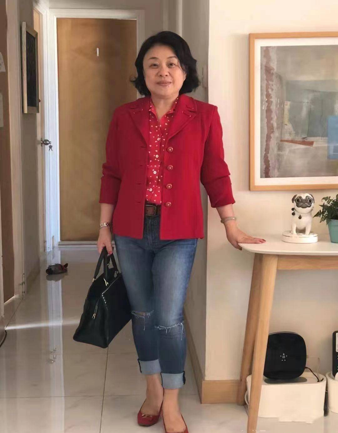 50岁女人身材微胖长相平平,靠穿搭打造高级气质,会穿太重要_颜色_中年