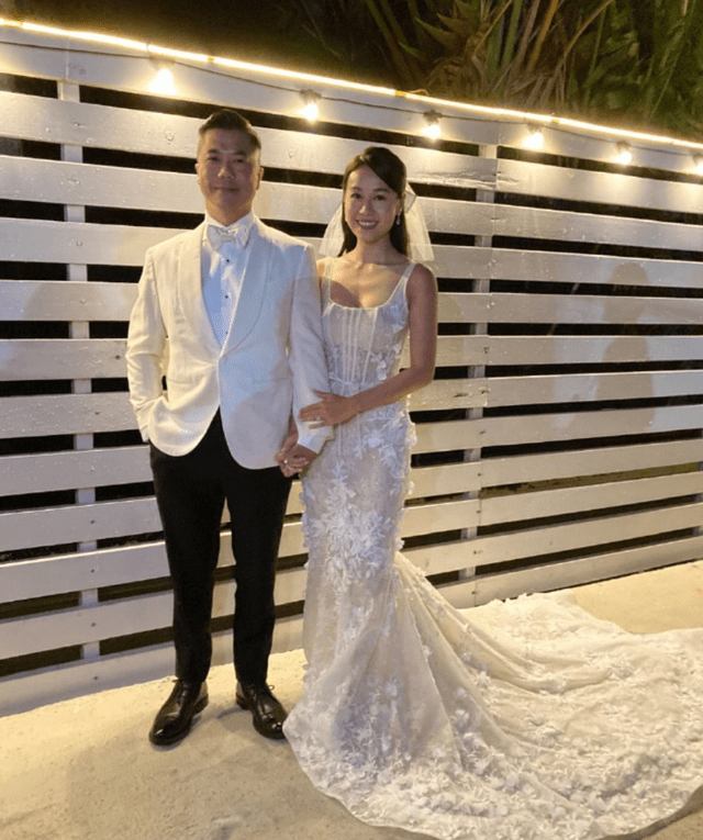 妻子汤洛雯腰身显粗疑怀孕,婚礼排场完胜前任_黄心颖_许志安_本人