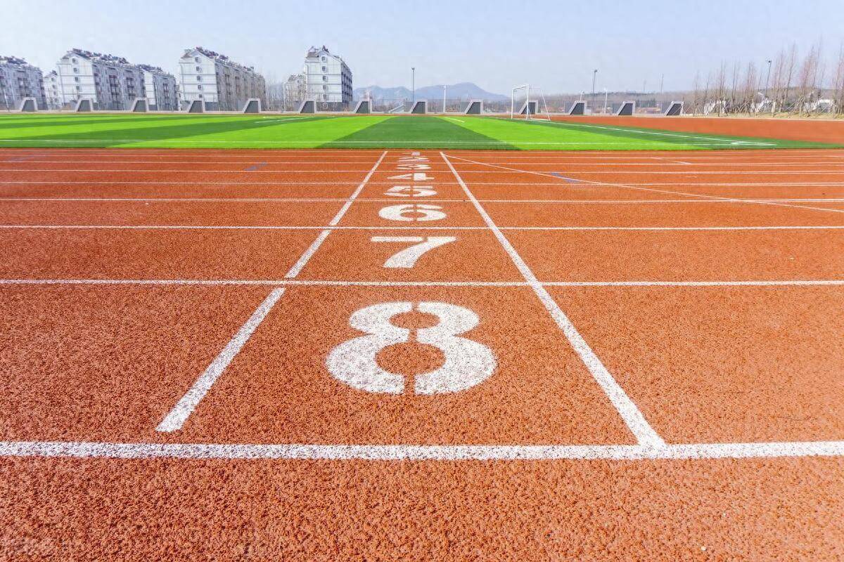 这一层是整个跑道建设的起点,它需要确保场地平坦,坚实.