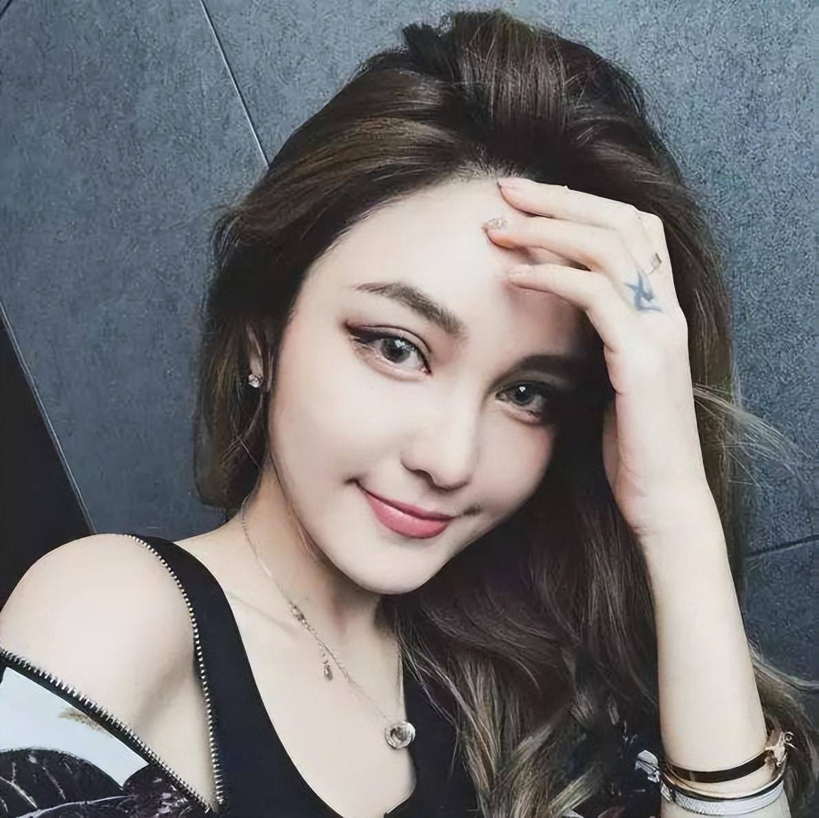 周扬青抽烟喝酒纹身,她是个好女孩吗?_罗志祥_管理_时间