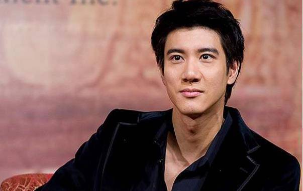 王力宏冲到后台,怒甩刘谦一巴掌,当时到底发生了啥_李云迪_表演_事情