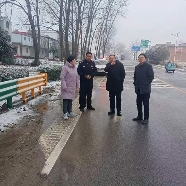 定远交通人除雪保畅,为群众出行保驾护航_路面_巡查_道路