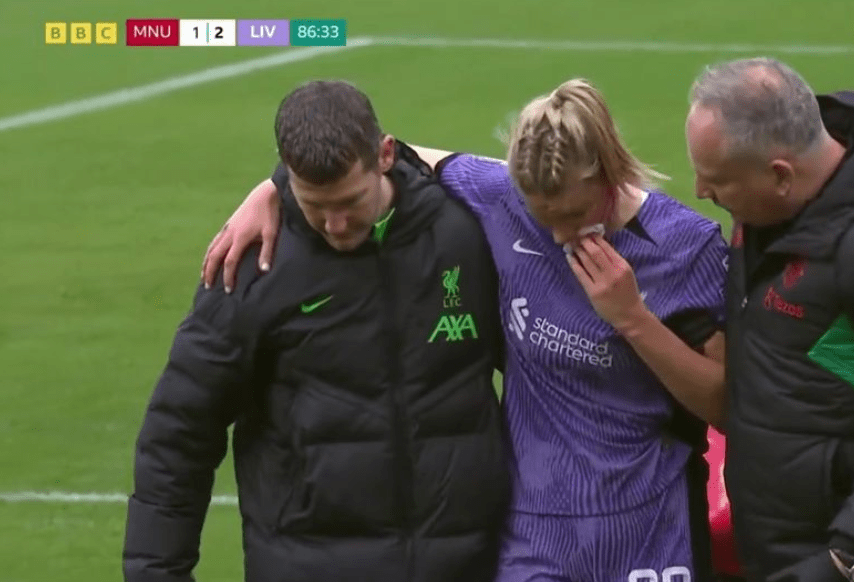 利物浦球星在令人讨厌的冲突中,王牌浑身是血