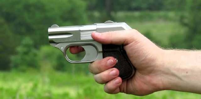 这把德林加手枪在穿越火线中爆火,然而它却被射手们