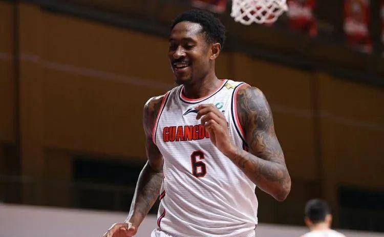 在街球圈证明了自己,37岁的威姆斯又回到了广东队!