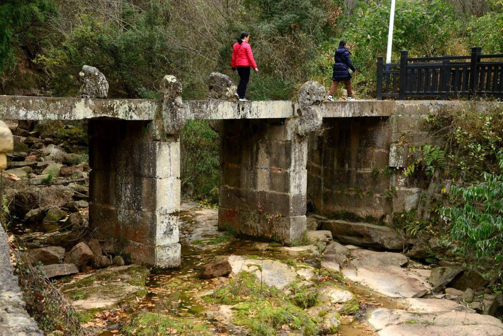 访古寻幽,实拍磨滩镇龙桥,石刻精美栩栩如生,一起来看看!