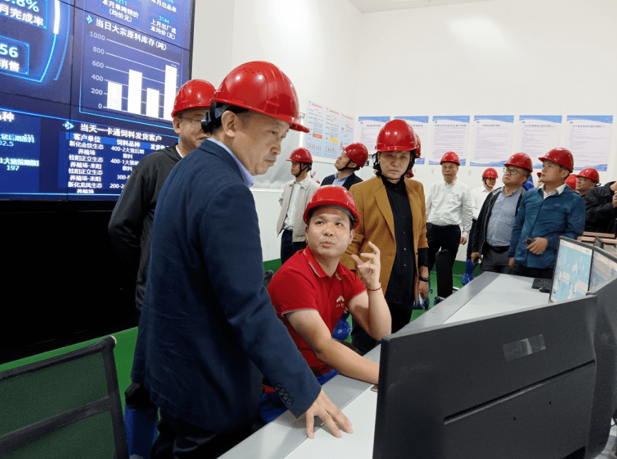 湖南农业集团党委副书记,副董事长,总经理杨正华莅临东安新五丰调研