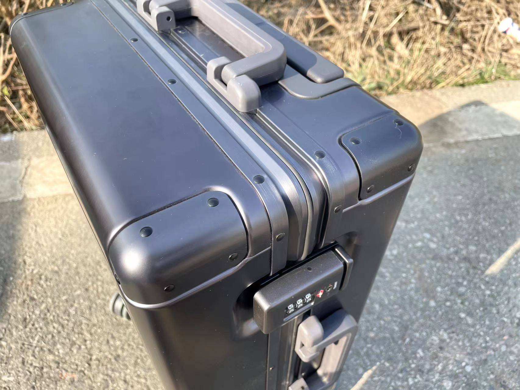 元旦要出行,高颜值高品质行李箱提前安排——地平线8号飞行家系列登机箱分享