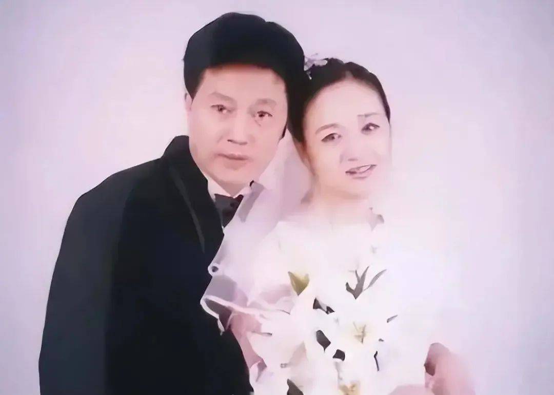 伍宇娟:嫁大2岁的教授,婚后生一子,如今咋样了?_手机搜狐网