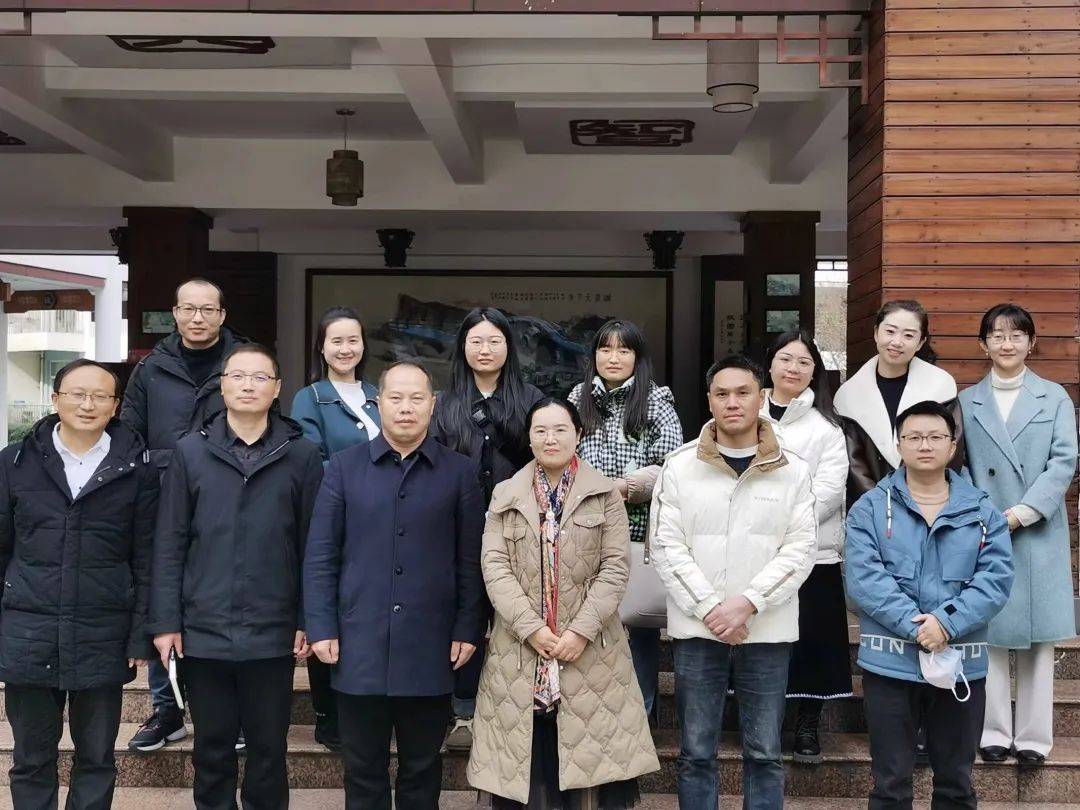 最后,龙小悦湖学校的徐泽良校长表示:科教兴国,落实新课标,注重动手