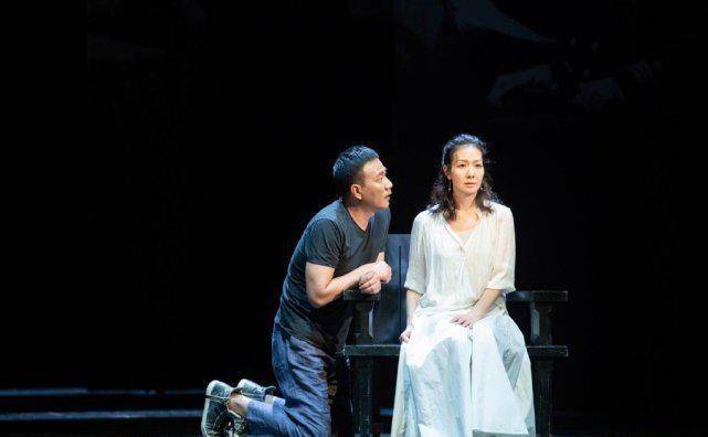 人艺演员卢芳:嫁大4岁胡军,低调恩爱23年,儿子干妈叫刘嘉玲_话剧_关系