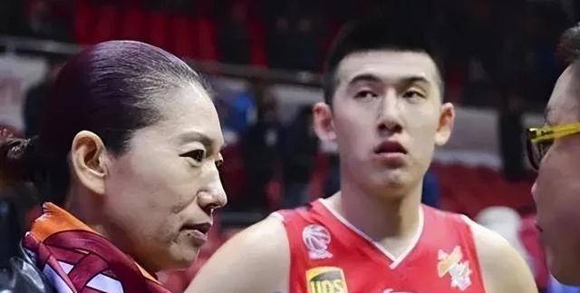 女篮名将展淑萍:丈夫离世后带儿子付豪改嫁给裁判,现今状况如何_篮球