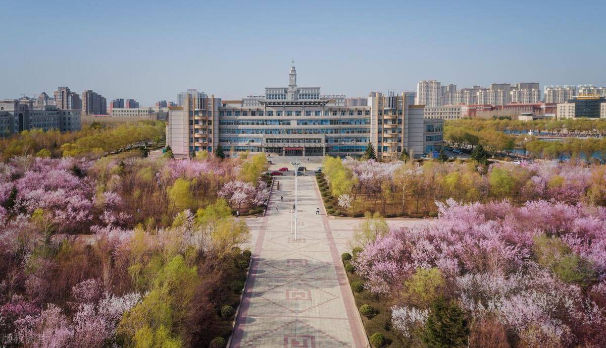 辽宁工业大学校园风光图片