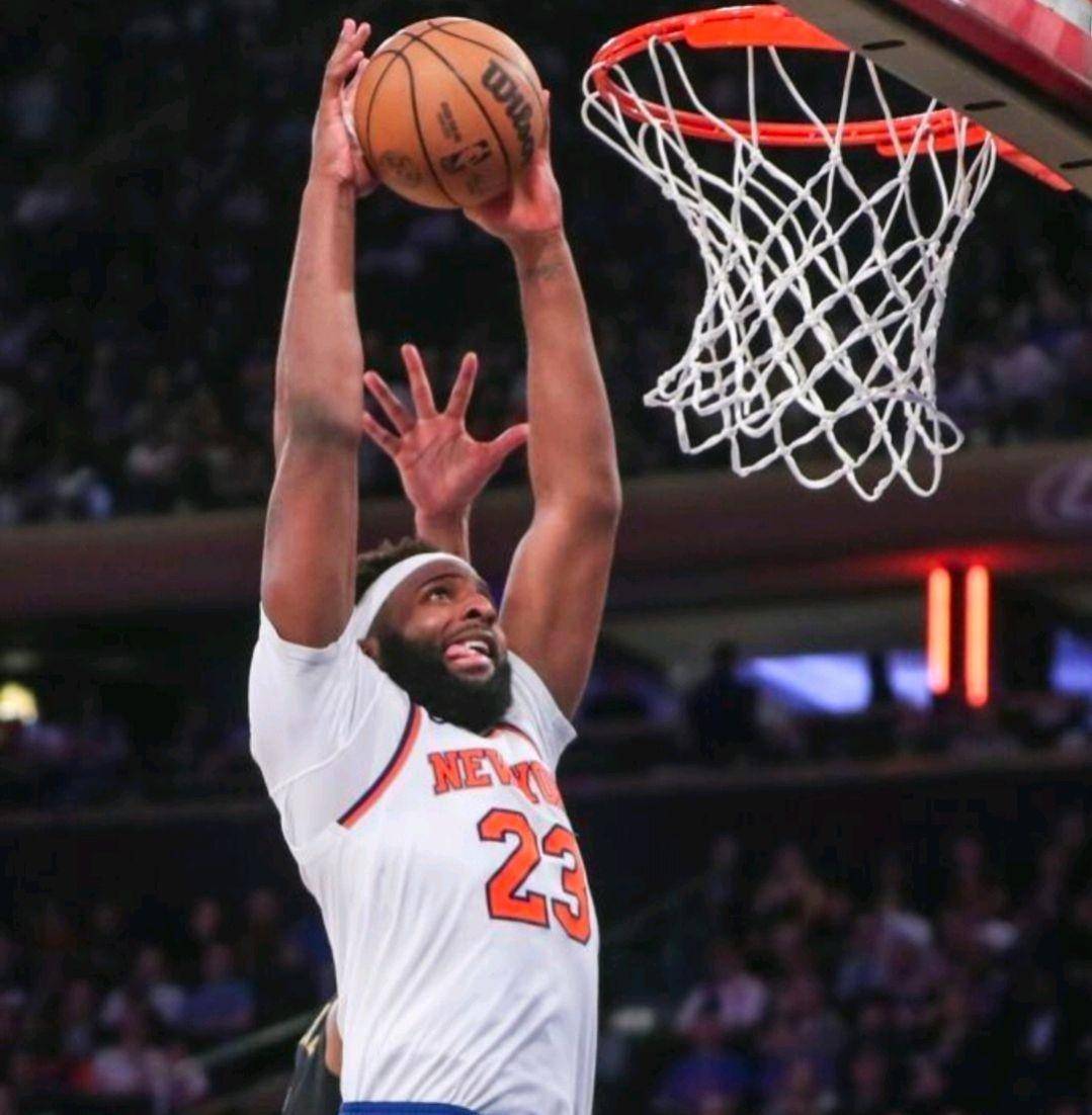 此前尼克斯官方宣布,球队中锋米切尔罗宾逊本周将在特种外科医院接受