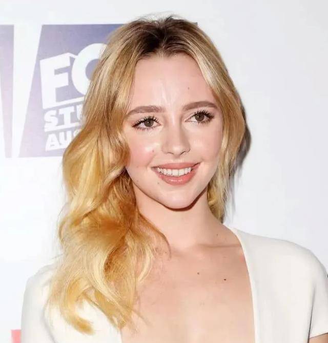 "金发控"马斯克:29岁女友肤白貌美像芭比,前妻曾被要求染金发_娜塔莎