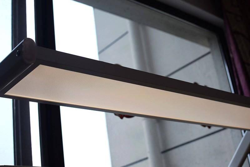 全光谱天幕灯 追背椅好坐姿 酷可立护眼学习桌椅