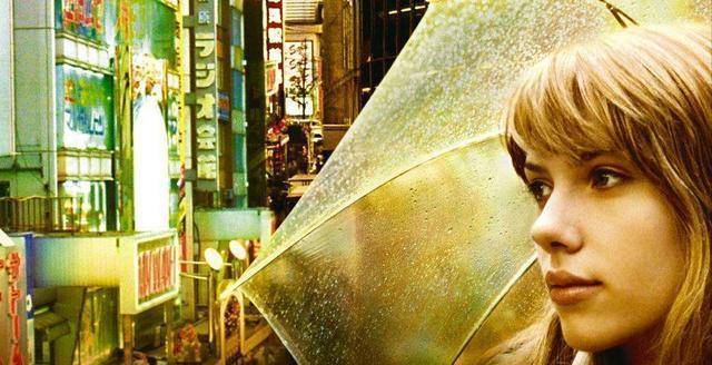 斯嘉丽先后接下了《美国天堂》,《幽灵世界》,《八脚怪》等电影