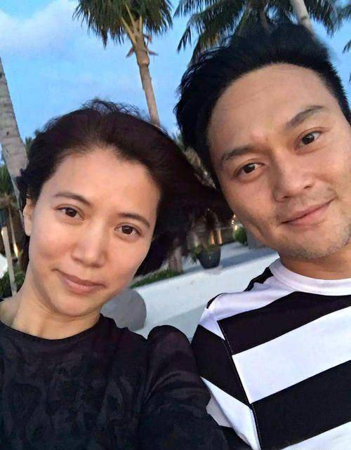 "港姐"袁咏仪:遭赌王包养,与成龙交恶,被张智霖宠爱19年_时候_何鸿燊