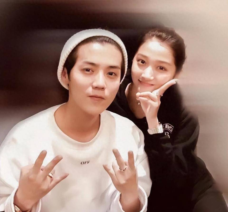 曝鹿晗关晓彤已领证结婚,两人婚后因钱吵架,鹿晗方发声否认_生日_刘大