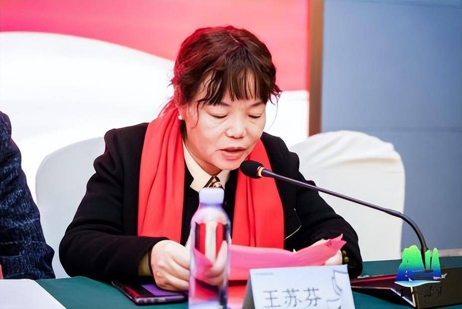 受理事会委托商会执行会长王苏芬作《福州市江山商会第一届财务工作