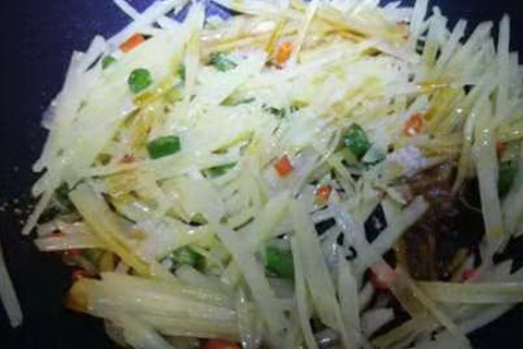 炒土豆丝最重要的步骤就是放醋，那应该在什么时候放呢？(图4)