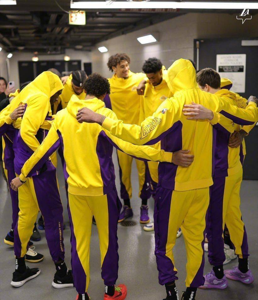 杜兰特布克52分,湖人坐收渔利_比赛_国王_位置