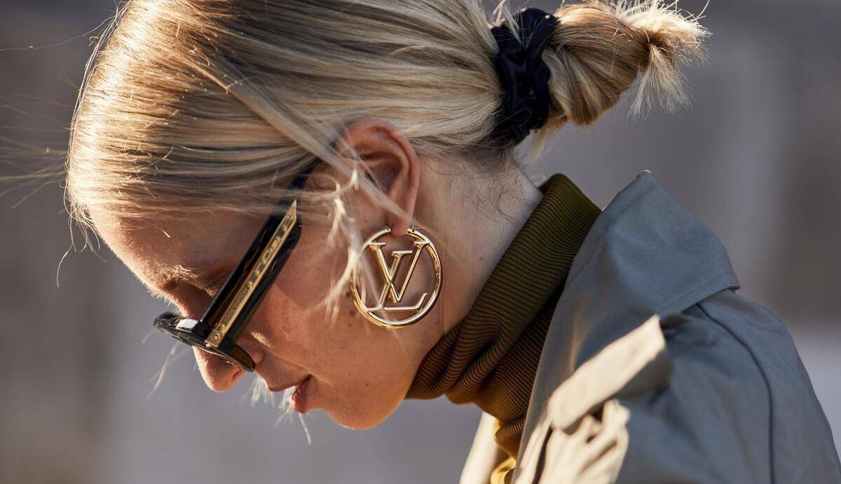 夸张配饰让你眼前一亮,潮人的搭配模板值得学_耳环_女孩_时尚