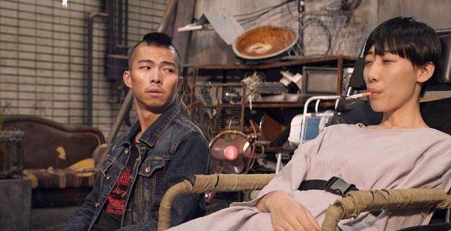 "小三传闻"之后,任素汐首次现身,和言承旭在成都菜市场拍戏_电影_银河