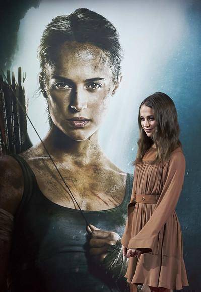 "新劳拉":没有人可以超越安吉丽娜朱莉,但她希望我们超越她_艾丽西亚