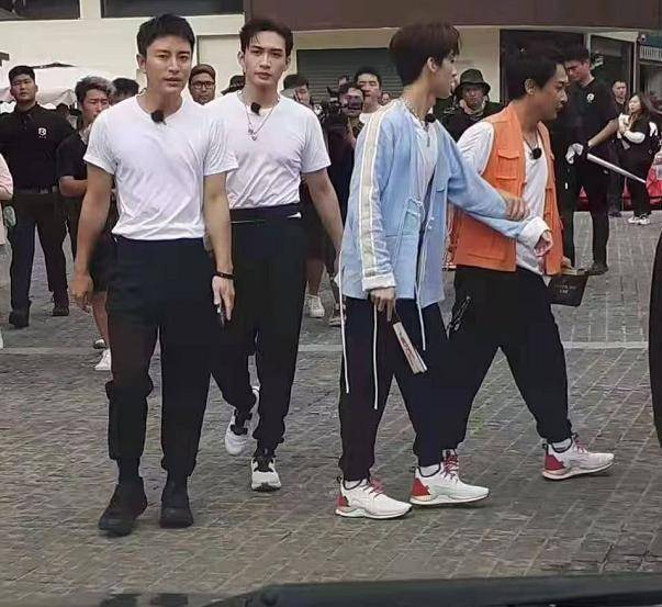 《宝藏行2》路透,何洛洛有活力,黄明昊个性,李沁很圈粉_极限挑战_白色