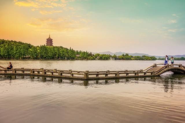 苏轼在杭州送别好友,填了一首词,蕴含哲理,余韵悠长_白居易_西湖_元稹