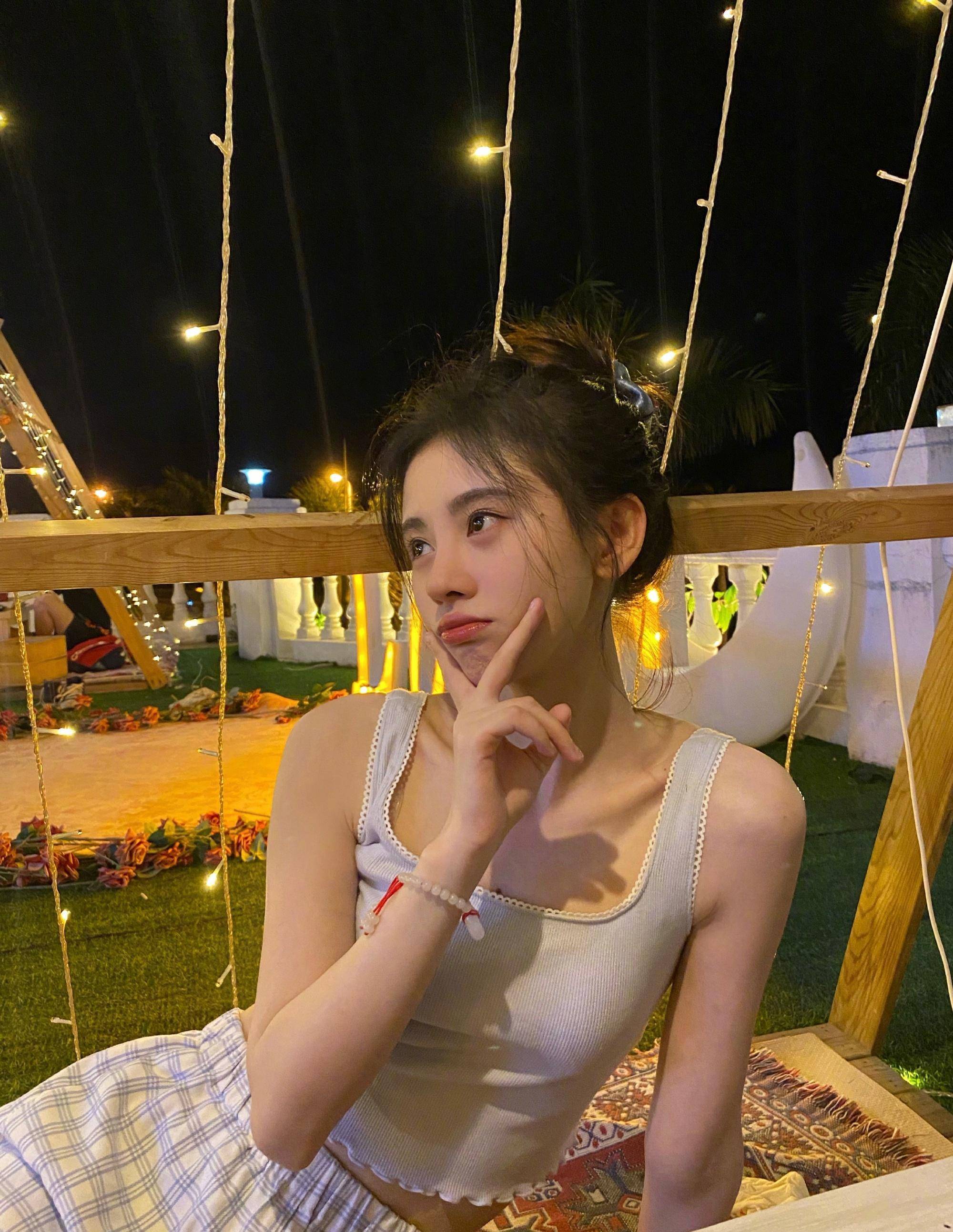 鞠婧祎_线条_肩膀