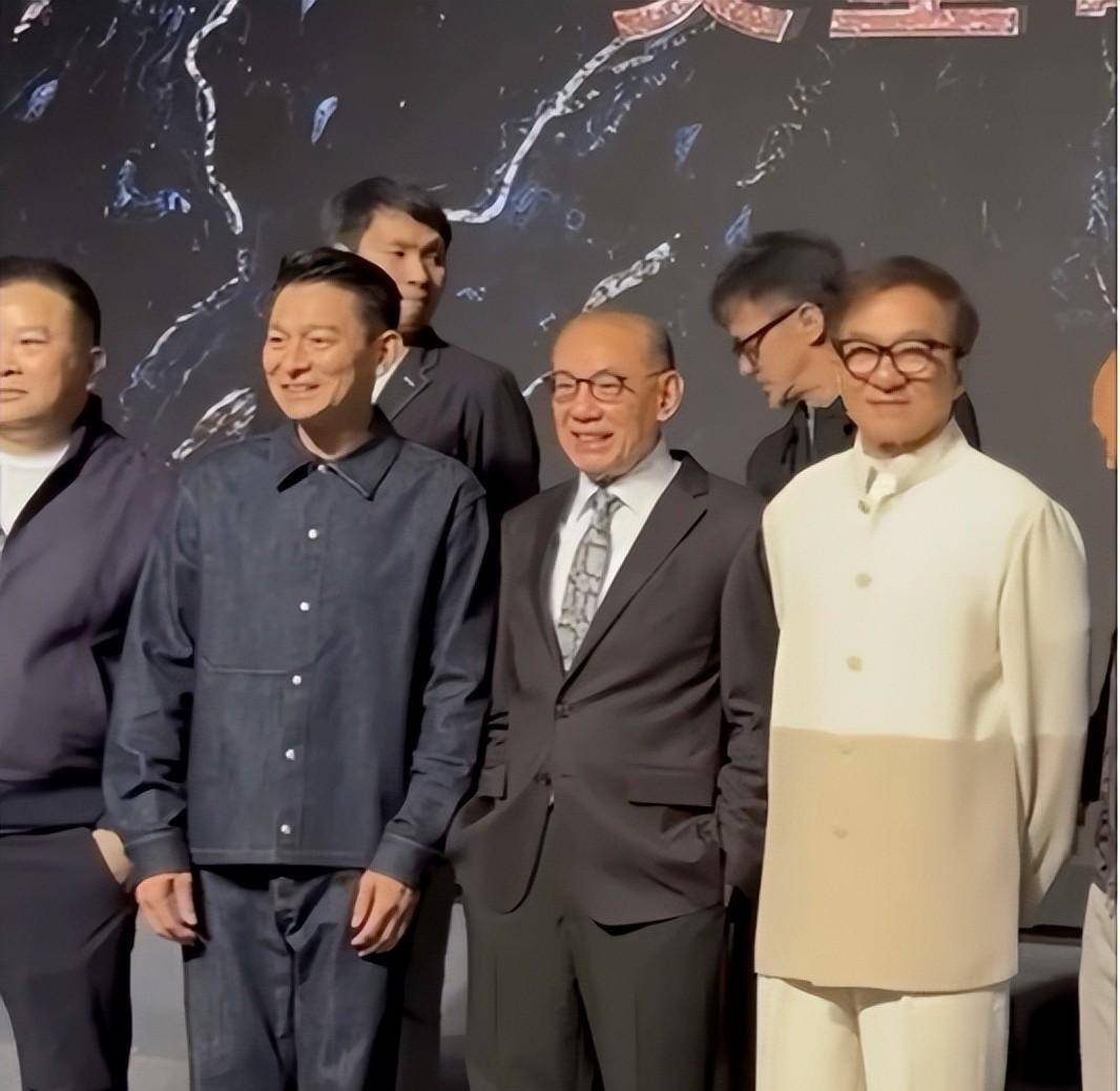 刘德华也逃不过人情世故,瞅他坐在那,像极了饭局中的你我_杨受成