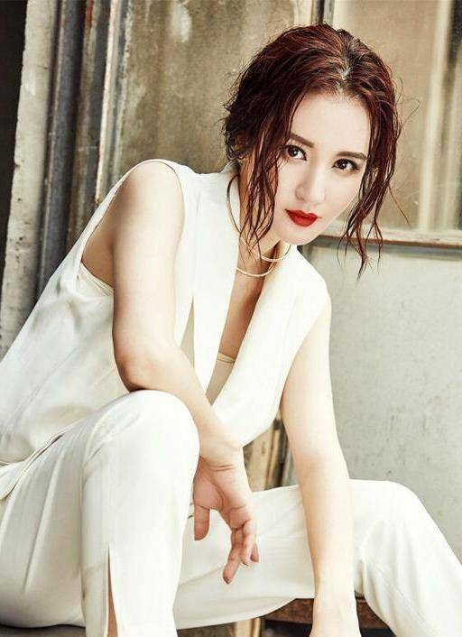 汤唯曾经的对手,后又错爱海波,张萌何德何能成亿万老板娘?