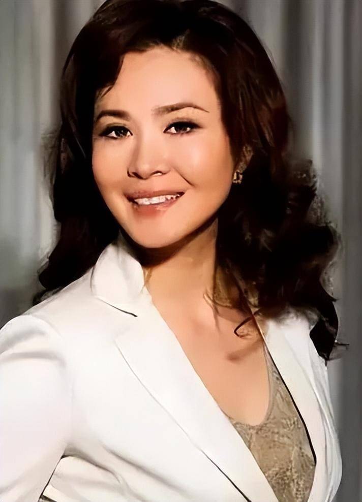 跟著名导演离婚,田歌娱乐圈的坚韧女性,独立舞蹈在生命的舞台上_生活