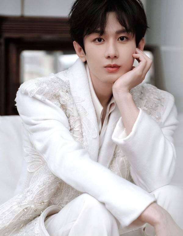 刘宇宁魅力十足,他是公认鼠系神颜帅哥_图片_来源_微博