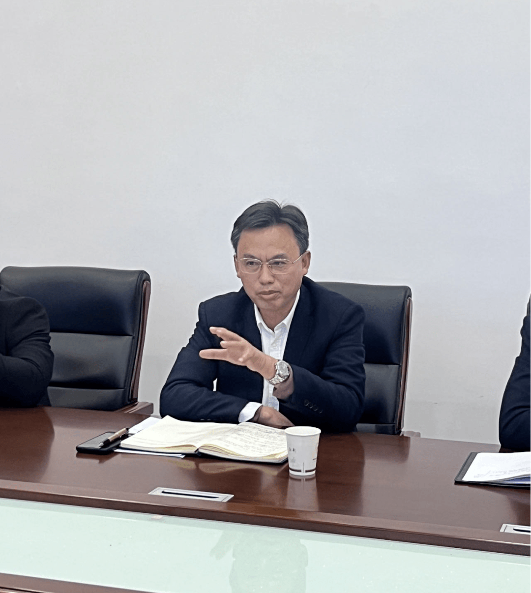 副县长向翼莅临麻阳苗族自治县第一中学调研指导工作