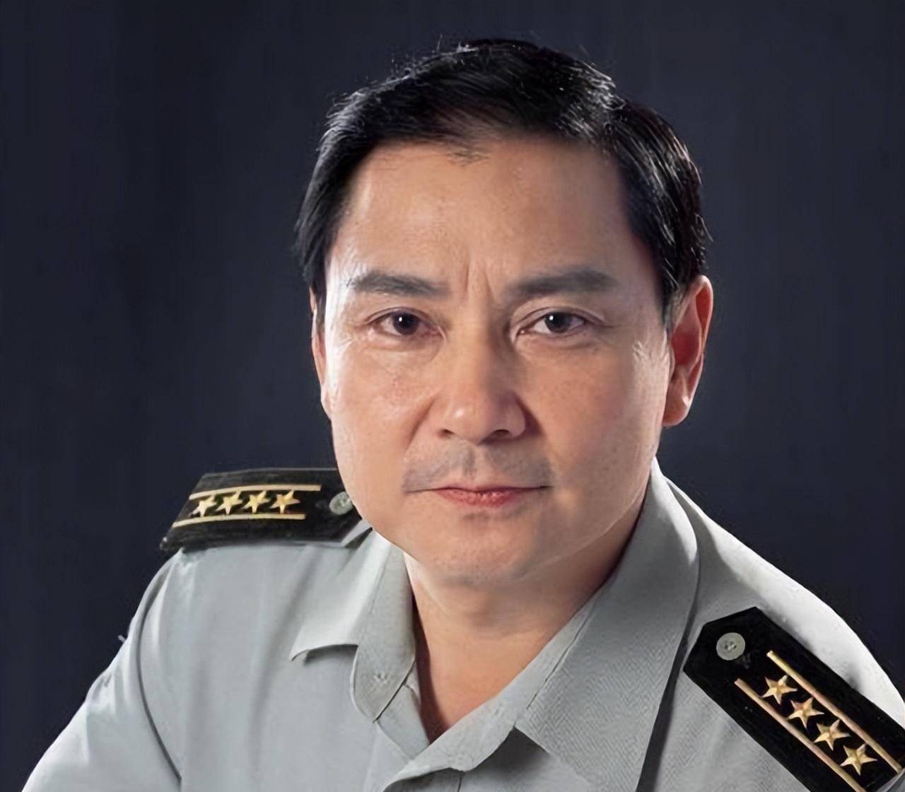 扮演小平同志的特型演员卢奇,出生于军人家庭,卓琳见了他都说像_电影