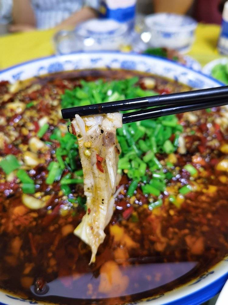 北渡鱼在当地十分出名,通过秘制调料精心烹饪过的北渡鱼,色泽红润