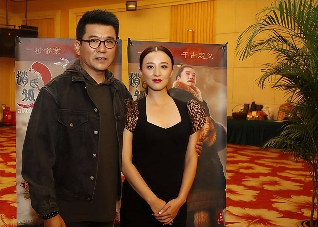 演员徐露:巅峰时退隐,嫁大7岁导演,48岁和19岁女儿似姐妹_训练_角色